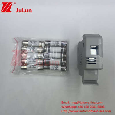 10A-63A Fuse PV สําหรับการติดตั้งไฟฟ้าไฟฟ้าแสงอาทิตย์ 32A 10X38mm 1000V DC Din Rail Fuse Holder กับแสงสําหรับระบบแสงอาทิตย์