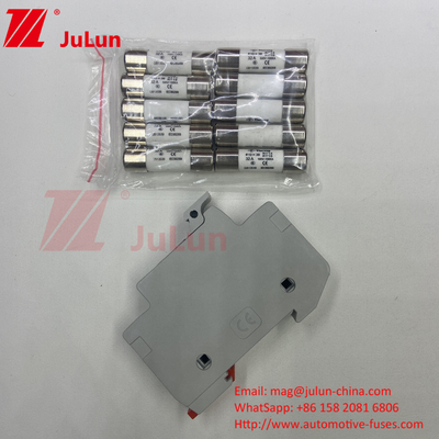 10A-63A Fuse PV สําหรับการติดตั้งไฟฟ้าไฟฟ้าแสงอาทิตย์ 32A 10X38mm 1000V DC Din Rail Fuse Holder กับแสงสําหรับระบบแสงอาทิตย์