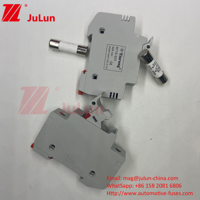 การรับรอง โซลาร์ PV Bus Box Fuse สําหรับการป้องกันโมดูลไฟฟ้า CE ไฟฟ้า โซลาร์ PV Fuse Holder PV-32 100