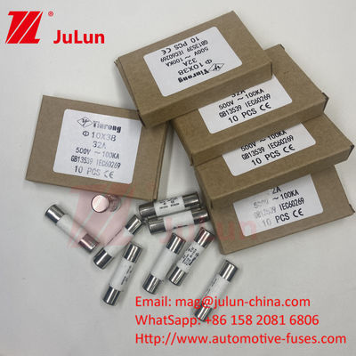 10*38mm FUSE 15A 690VDC Panel Mount Solar PV Fuse สําหรับการป้องกันสายไฟฟ้าไฟฟ้าที่แข็งแกร่ง