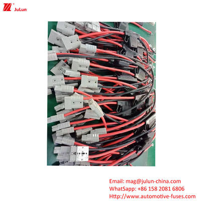 EU UL Standard Automotive Plug In Circuit Breaker Fuse Holder ความดันปริมาณ 32V กระแส 25A-80A สําหรับรถไฟฟ้า