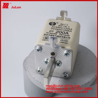 NH1 RT16-1 200A AC500V 120KA DC 440V 100KA รถยนต์ เซรามิก ออโต้ ฟิวส์ Blade Mount สําหรับ EV / HEV รถยนต์ขนาดเล็ก ป้องกันวงจรสั้นระดับสูง