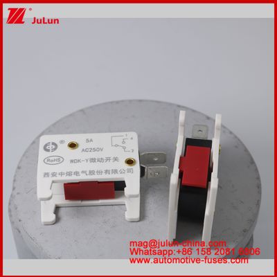 WDK-Y 5A 250V Micro Switch Automobile Mount Fuse สําหรับรถยนต์ EV / HEV พื้นฐานไฟฟิวส์ที่ออกแบบพิเศษสําหรับสถานการณ์รถยนต์