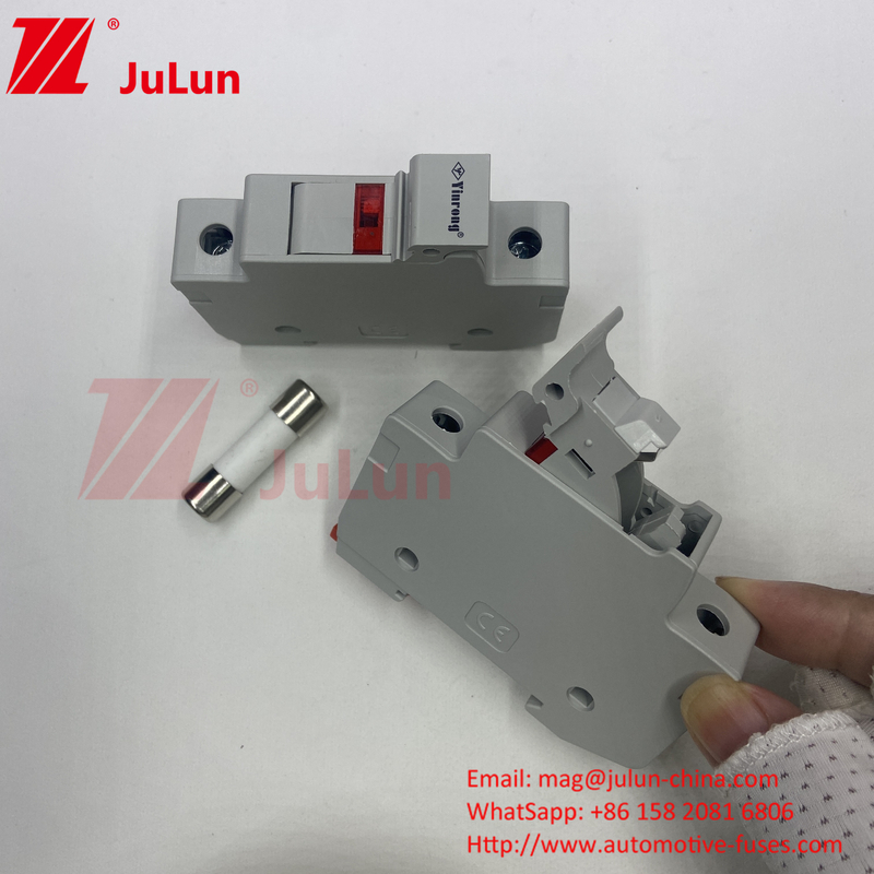 1500VDC ความสามารถในการหัก โซลาร์ PV ฟิวส์ โซลาร์ PV DC ฟิวส์ 1000V 15A-32A ระดับสําหรับการป้องกันไฟฟ้าในระบบ PV