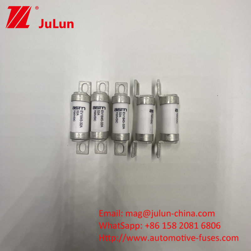 EV1845 25A 700VDC EV HEV โวลเตชั่น 700VDC สายปลายไฟฟิวส์บอลท์กลาง