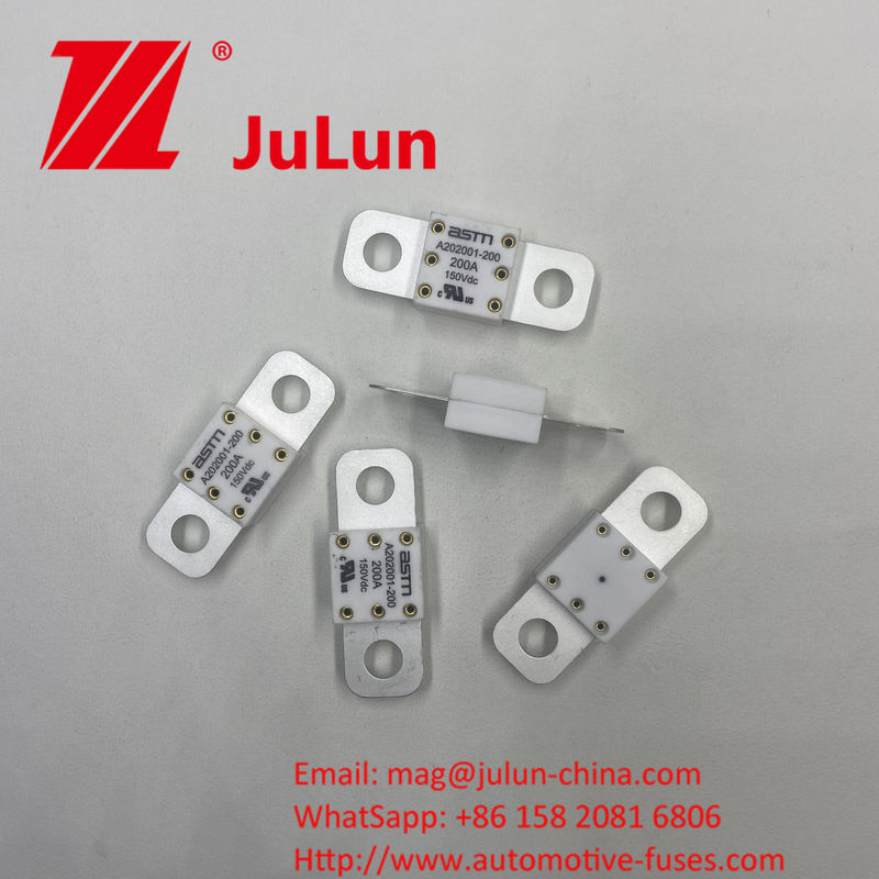 เซรามิกออโตโมทีฟ ฟิวส์ 150VDC 300A A202001 ด้วยวิธีการติดตั้ง สกรูบอลท์ คุณสมบัติไฟฟ้า 1.0ใน 4 ชั่วโมง 3.0ใน 10s มากที่สุด