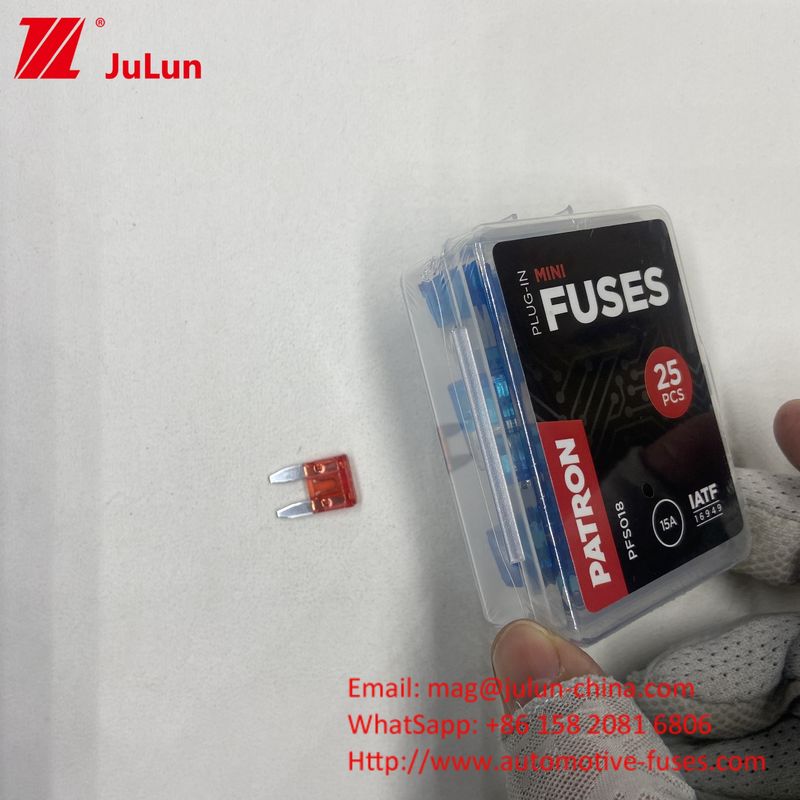 รถบรรทุก Offroad Blade Fuse Boxed 10A 32V เครื่องตัดวงจรรถยนต์สําหรับอิเล็กทรอนิกส์รถยนต์ 0337 0237 0899 0999 0299