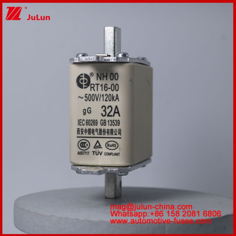 32A 500V NH00 RT16-00 120KA เซรามิกรถไฟฟิวส์รถยนต์ Blade Mount สําหรับ EV / HEV สถานการณ์รถยนต์