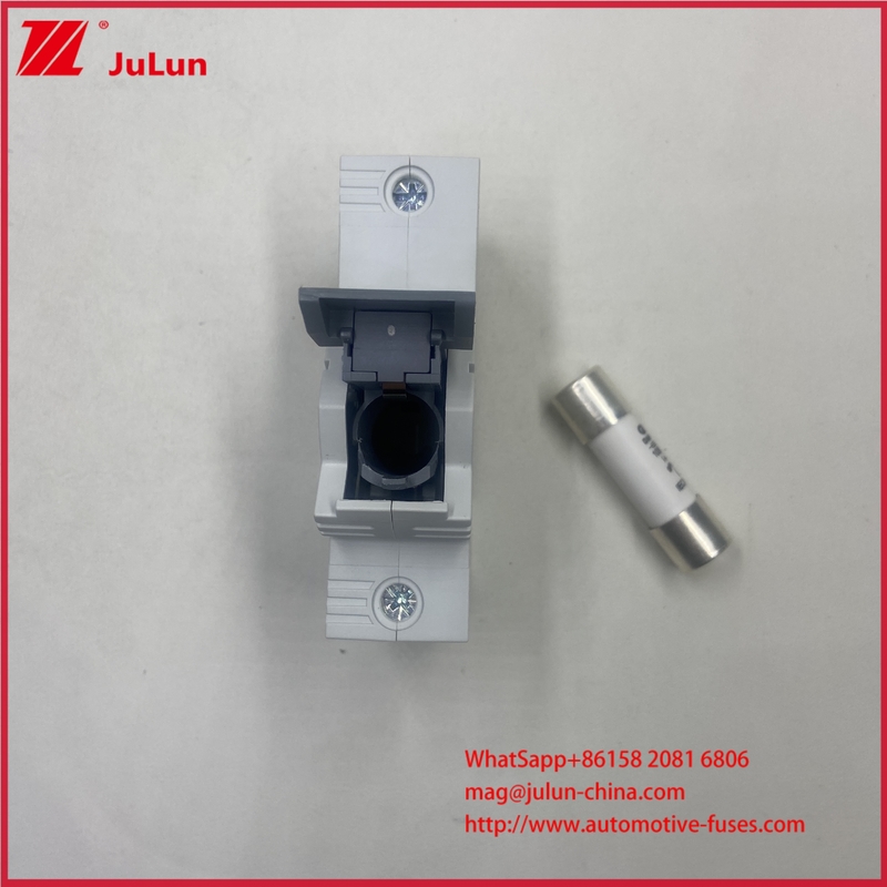 63A 22*58mm เฟยส์พลังแสงอาทิตย์ PV ด้วยความกระชับกําลังการทํางานระดับ DC1000V และ 6 KV ความกระชับกําลังการต่อต้านแรงกระชับกําลัง