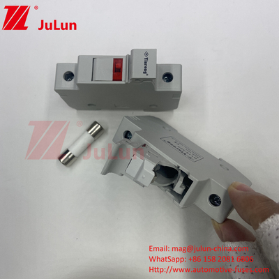 การรับรอง โซลาร์ PV Bus Box Fuse สําหรับการป้องกันโมดูลไฟฟ้า CE ไฟฟ้า โซลาร์ PV Fuse Holder PV-32 100