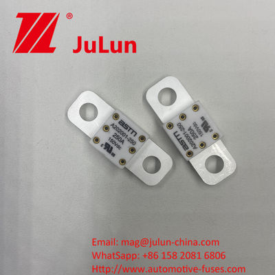 A202001-100A 150VDC เซรามิกออโตโมทีฟ ฟิวส์สําหรับระบบการดึง EV แนะนําทอร์คที่แคบ 11-13N · m สําหรับการติดตั้ง M8