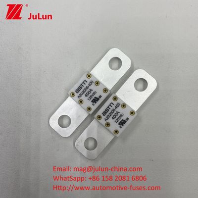 เครื่องชาร์จแบตเตอรี่รถยนต์ที่พลังงานสูง ฟิวส์ ASTM A202008 150A แบตเตอรี่ 125VD และระยะหุบ 50.8 มม