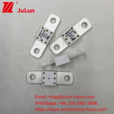 ระยะสั้น 500A 125VDC การป้องกันวงจร Battey Fuse ขนาดเล็ก ระยะระยะระยะสูงระหว่าง 2 หลุม 50.8 มม.